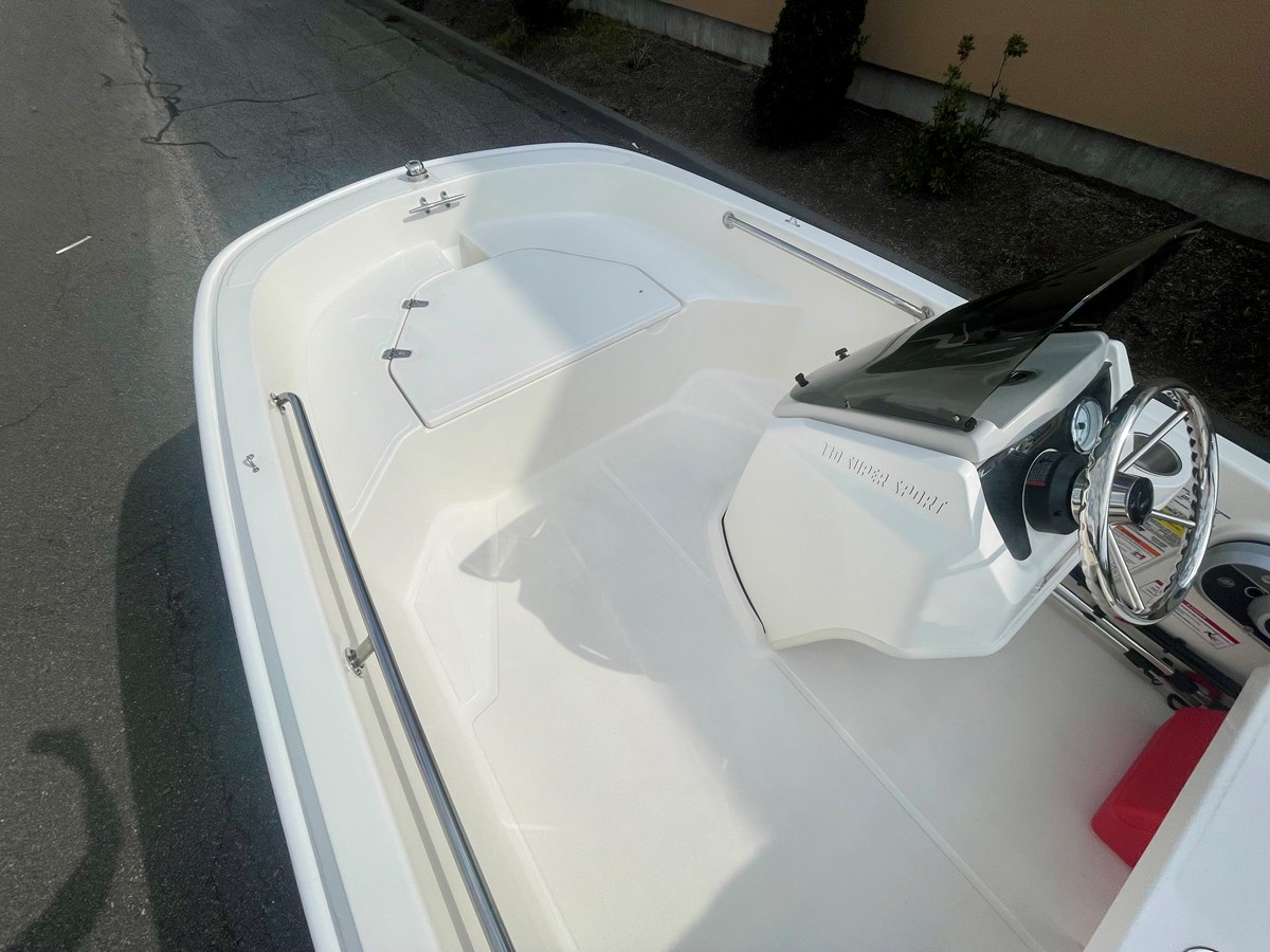 2027 Boston Whaler 130 Super Sport 8