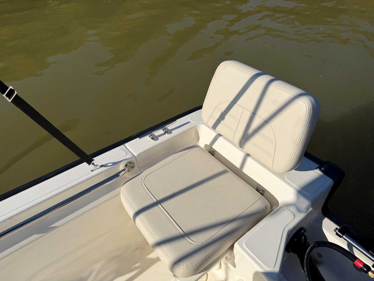 2027 Boston Whaler 170 Montauk 12