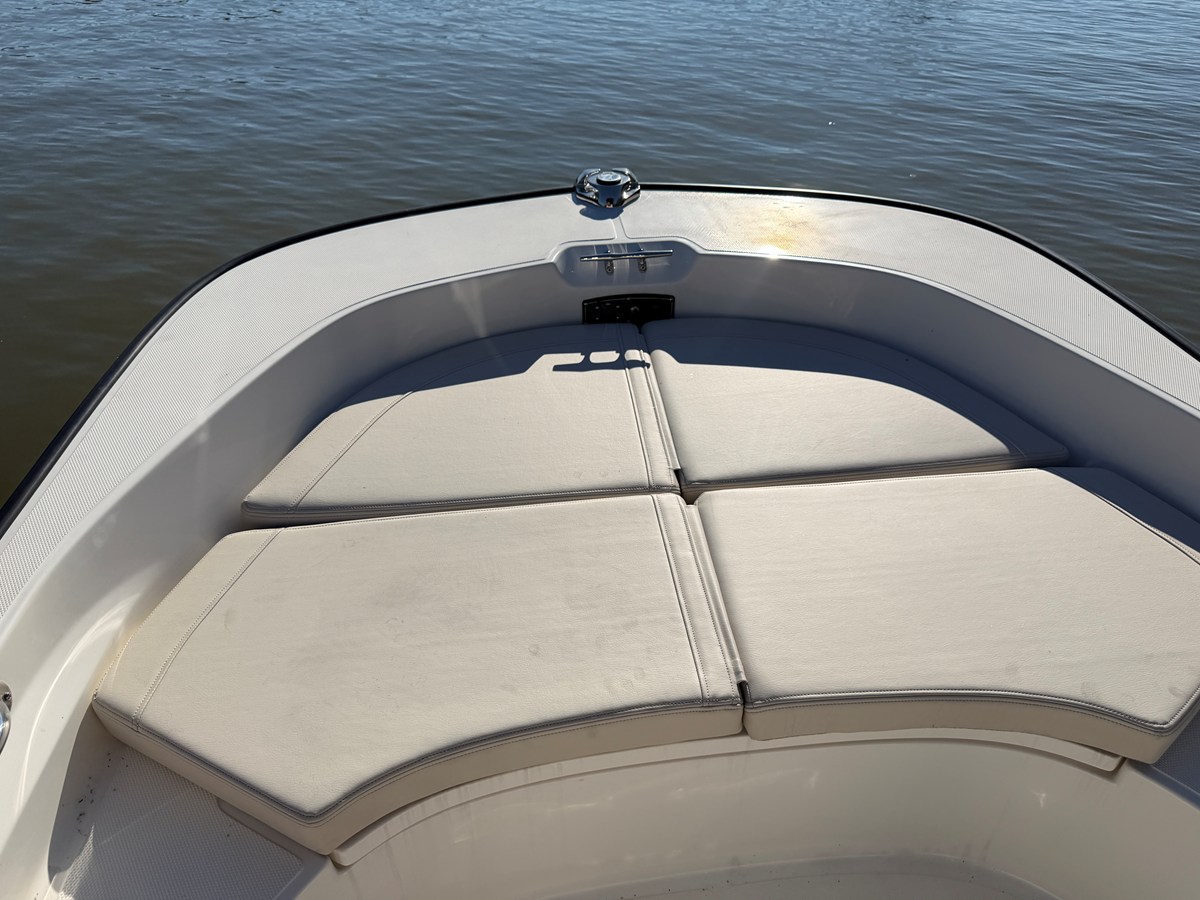 2027 Boston Whaler 170 Montauk 16