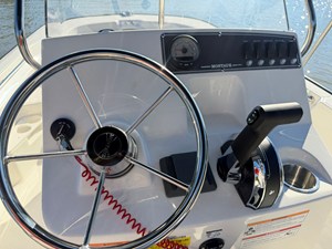 2027 Boston Whaler 170 Montauk 18