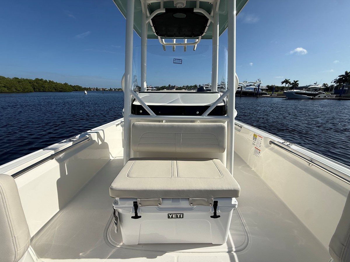 2027 Boston Whaler 210 Montauk 11