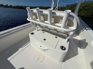 2027 Boston Whaler 210 Montauk 9