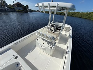 2027 Boston Whaler 210 Montauk 12