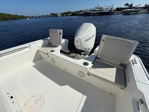 2027 Boston Whaler 210 Montauk 15