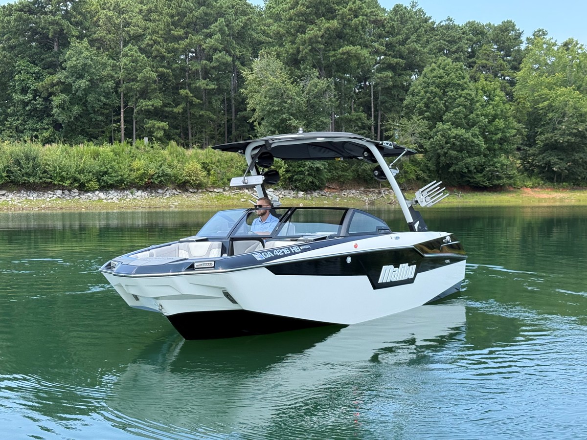 2022 Malibu M220 4
