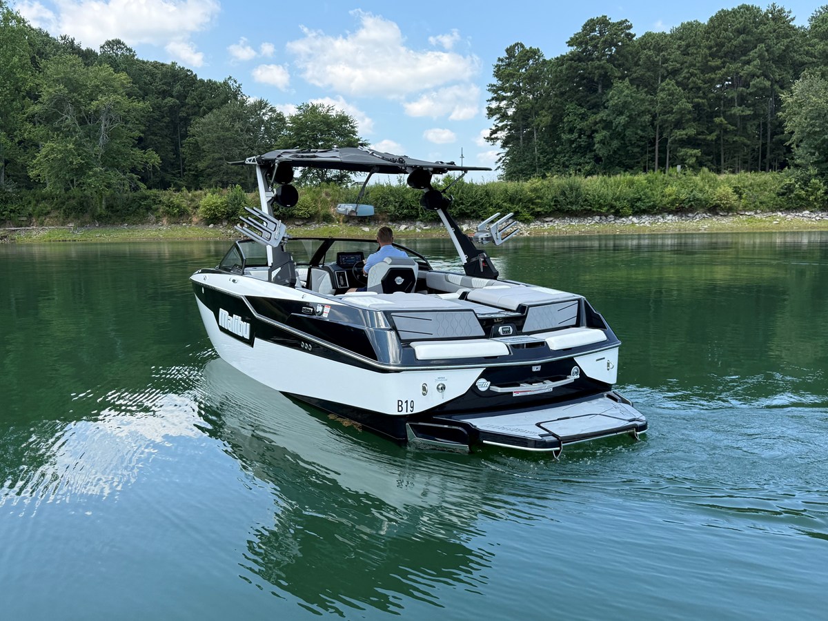 2022 Malibu M220 6