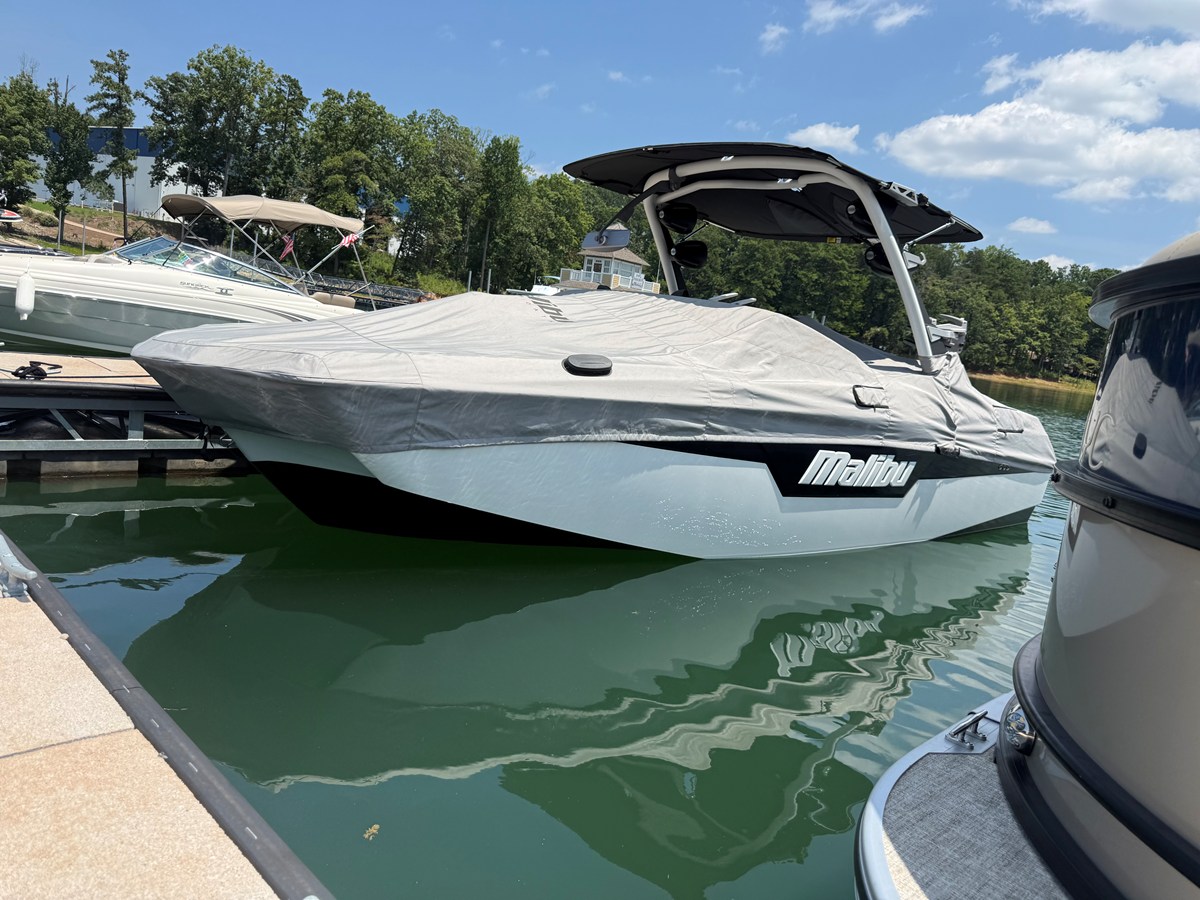 2022 Malibu M220 11
