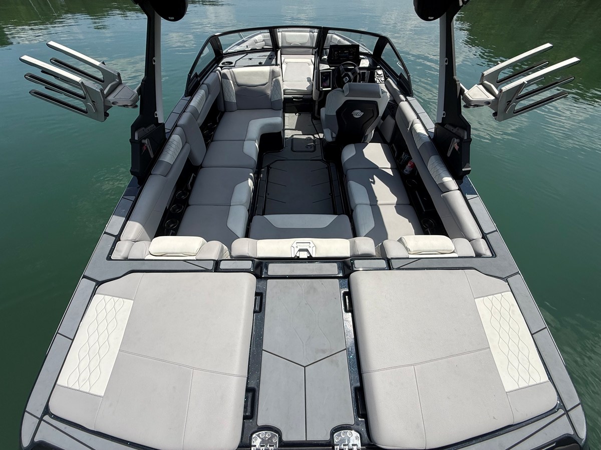 2022 Malibu M220 12