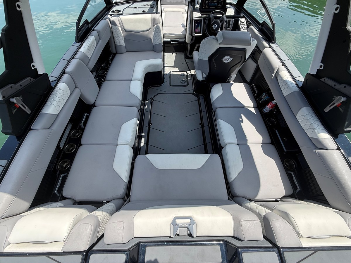 2022 Malibu M220 13