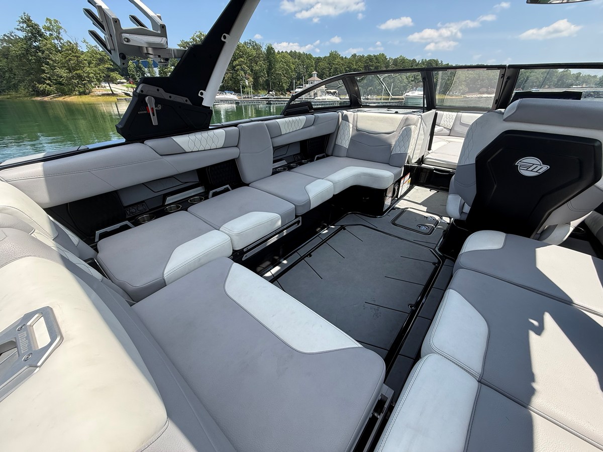 2022 Malibu M220 15