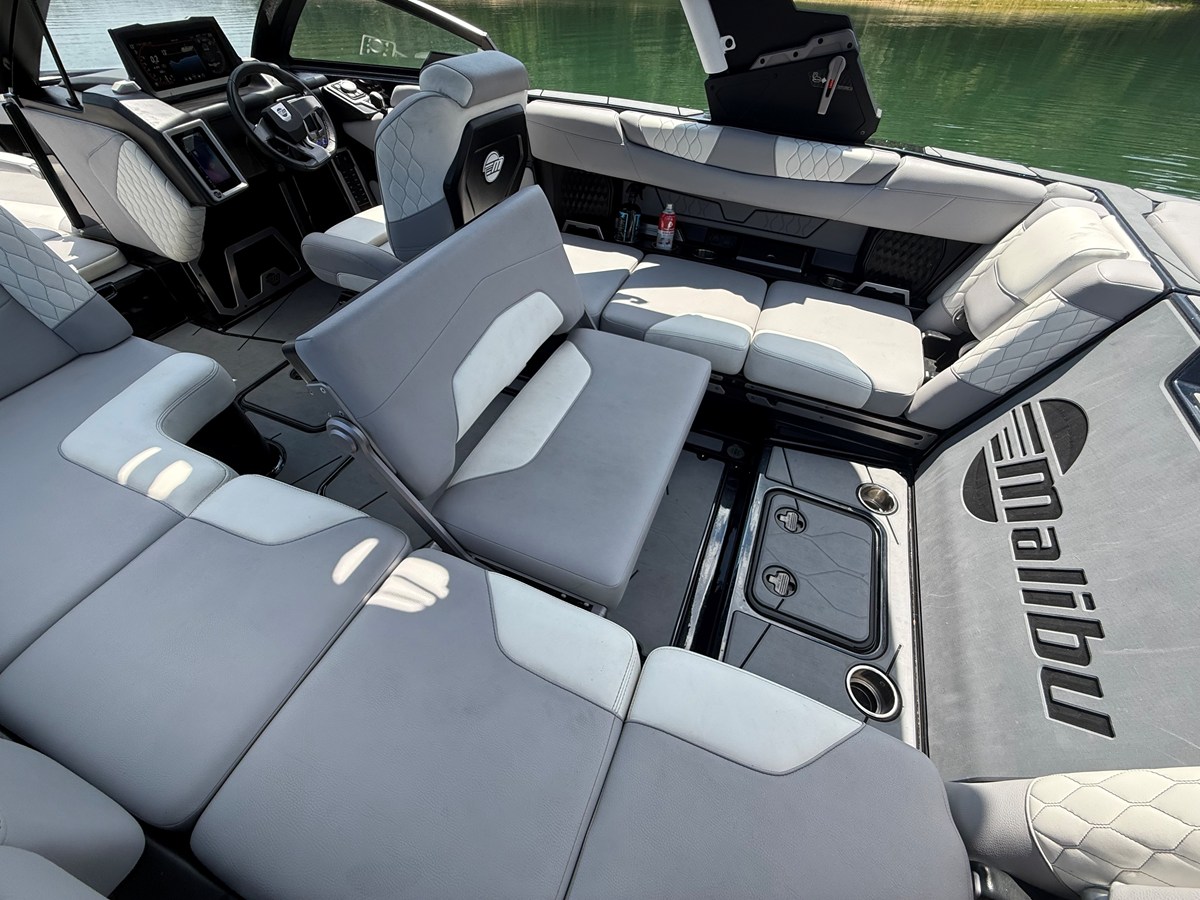 2022 Malibu M220 21