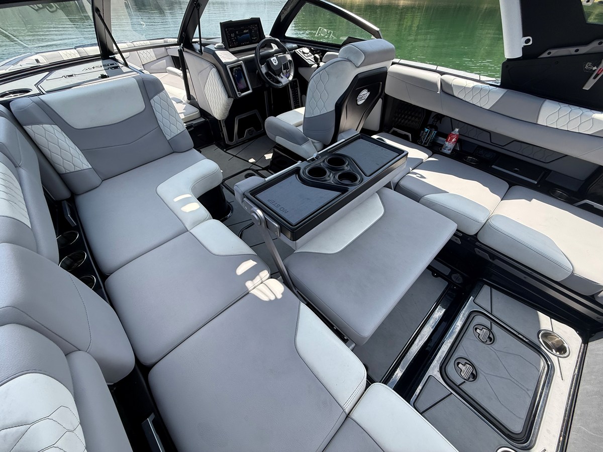 2022 Malibu M220 22