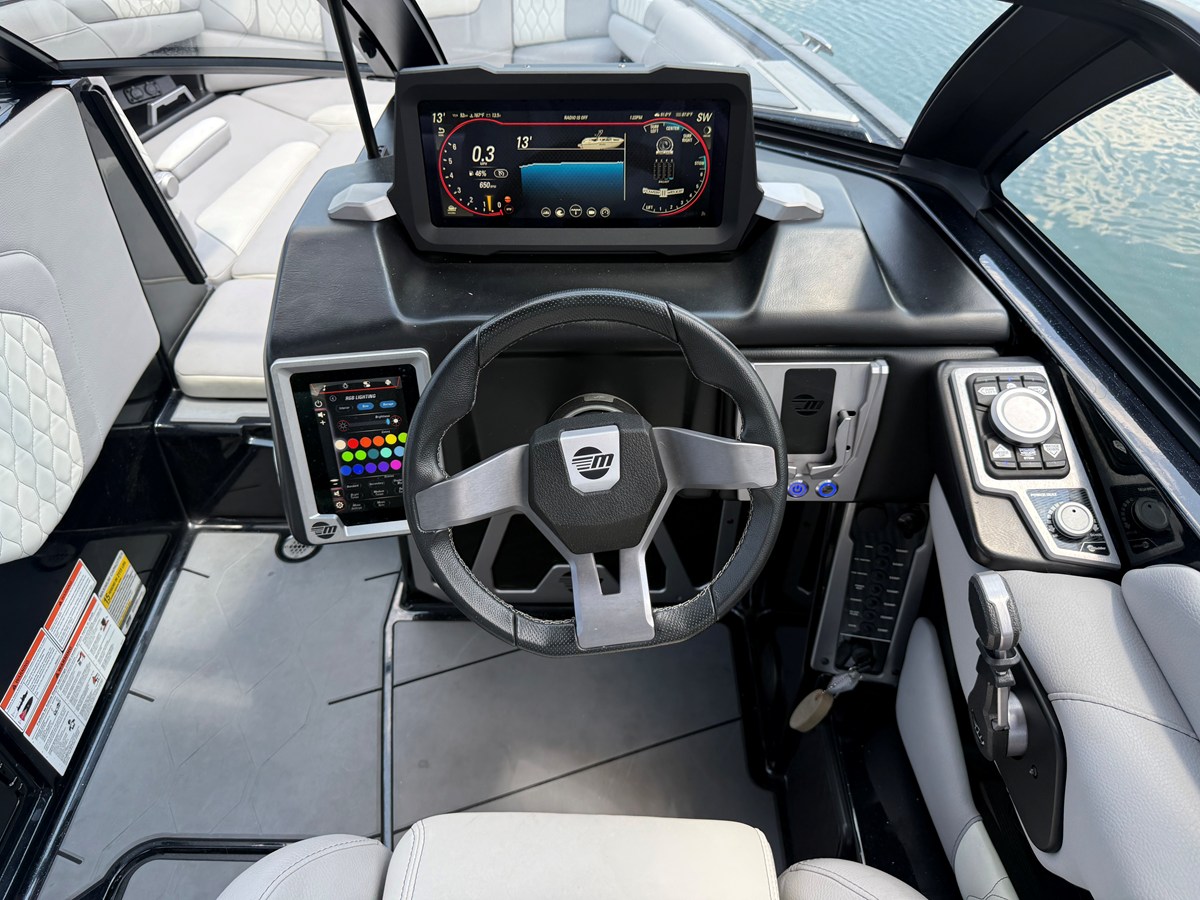 2022 Malibu M220 27
