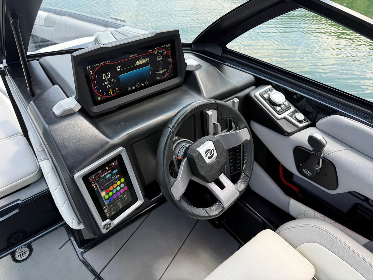 2022 Malibu M220 28