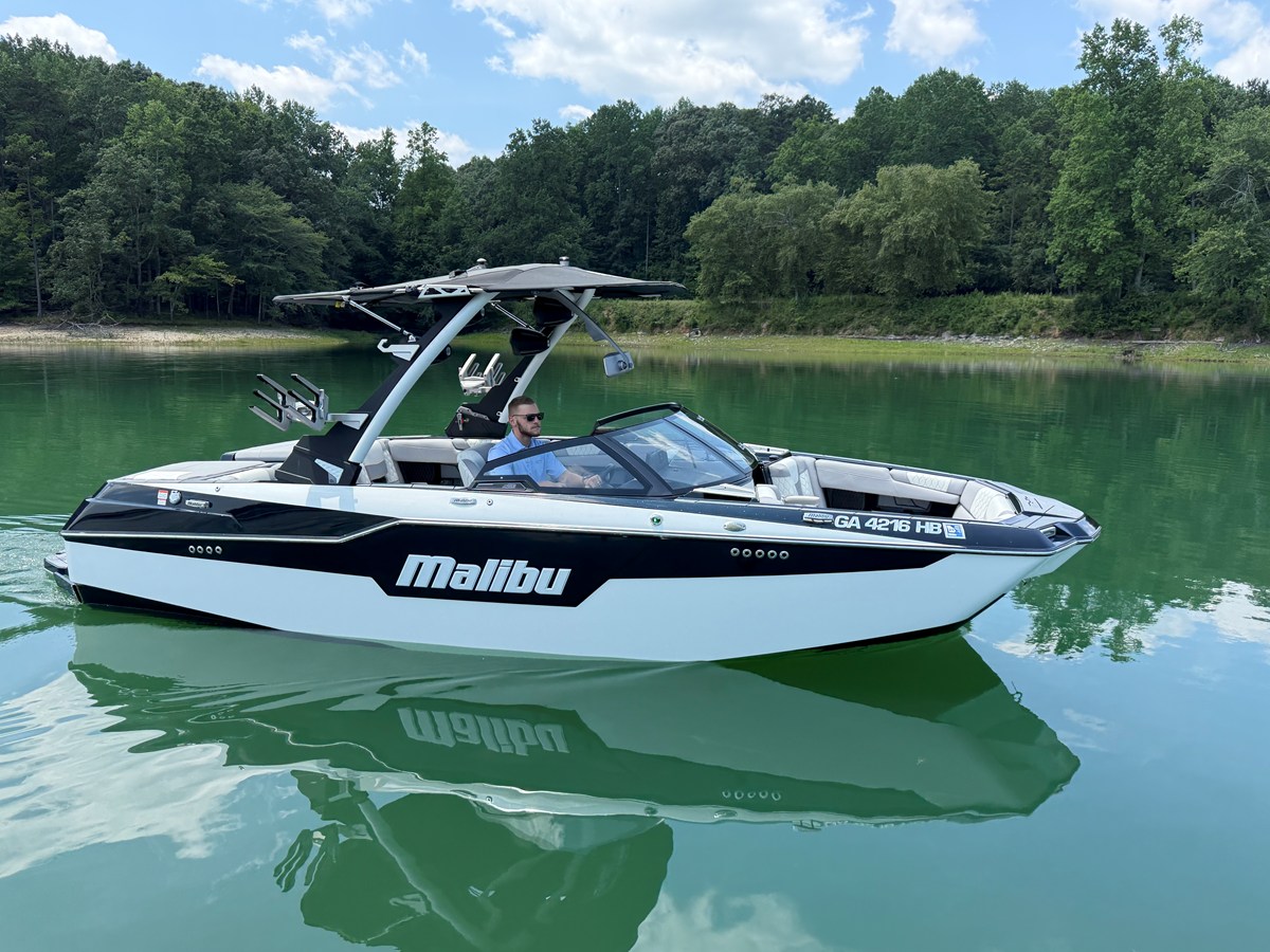 2022 Malibu M220 37
