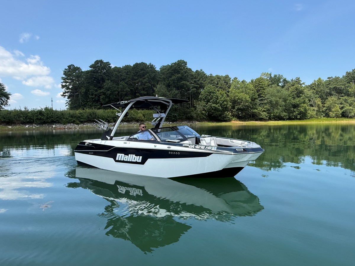 2022 Malibu M220 40