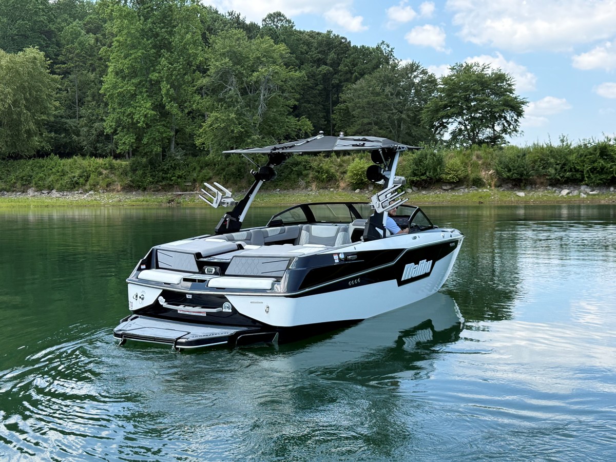 2022 Malibu M220 47