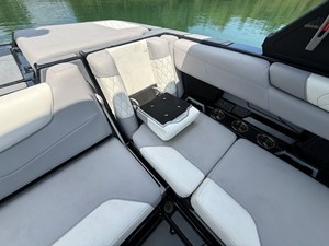 2022 Malibu M220 17