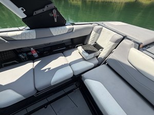 2022 Malibu M220 18