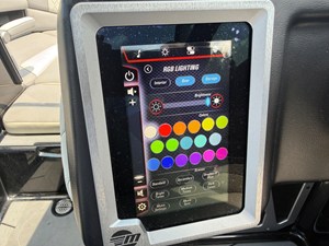 2022 Malibu M220 25