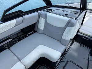 2022 Malibu M220 29
