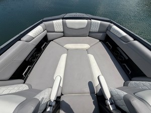 2022 Malibu M220 32