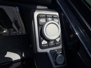 2022 Malibu M220 35