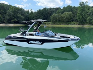 2022 Malibu M220 37