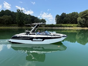 2022 Malibu M220 38