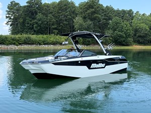 2022 Malibu M220 42