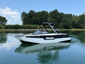 2022 Malibu M220 43