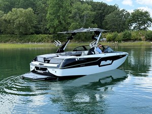 2022 Malibu M220 48