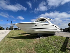 Sea Ray SLX 310 Outboard 1 2023 Sea Ray SLX 310 Outboard 2