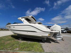 Sea Ray SLX 310 Outboard 2 2023 Sea Ray SLX 310 Outboard 3