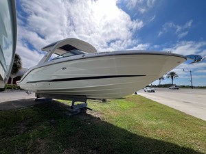 Sea Ray SLX 310 Outboard 4 2023 Sea Ray SLX 310 Outboard 5