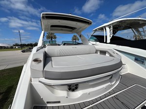 Sea Ray SLX 310 Outboard 7 2023 Sea Ray SLX 310 Outboard 8