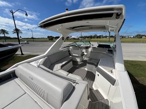 Sea Ray SLX 310 Outboard 8 2023 Sea Ray SLX 310 Outboard 9
