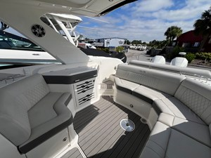 Sea Ray SLX 310 Outboard 13 2023 Sea Ray SLX 310 Outboard 14
