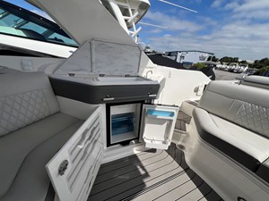 Sea Ray SLX 310 Outboard 14 2023 Sea Ray SLX 310 Outboard 15