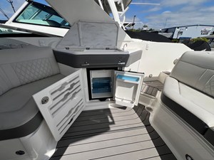 Sea Ray SLX 310 Outboard 15 2023 Sea Ray SLX 310 Outboard 16
