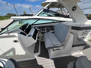 Sea Ray SLX 310 Outboard 18 2023 Sea Ray SLX 310 Outboard 19