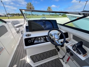 Sea Ray SLX 310 Outboard 22 2023 Sea Ray SLX 310 Outboard 23