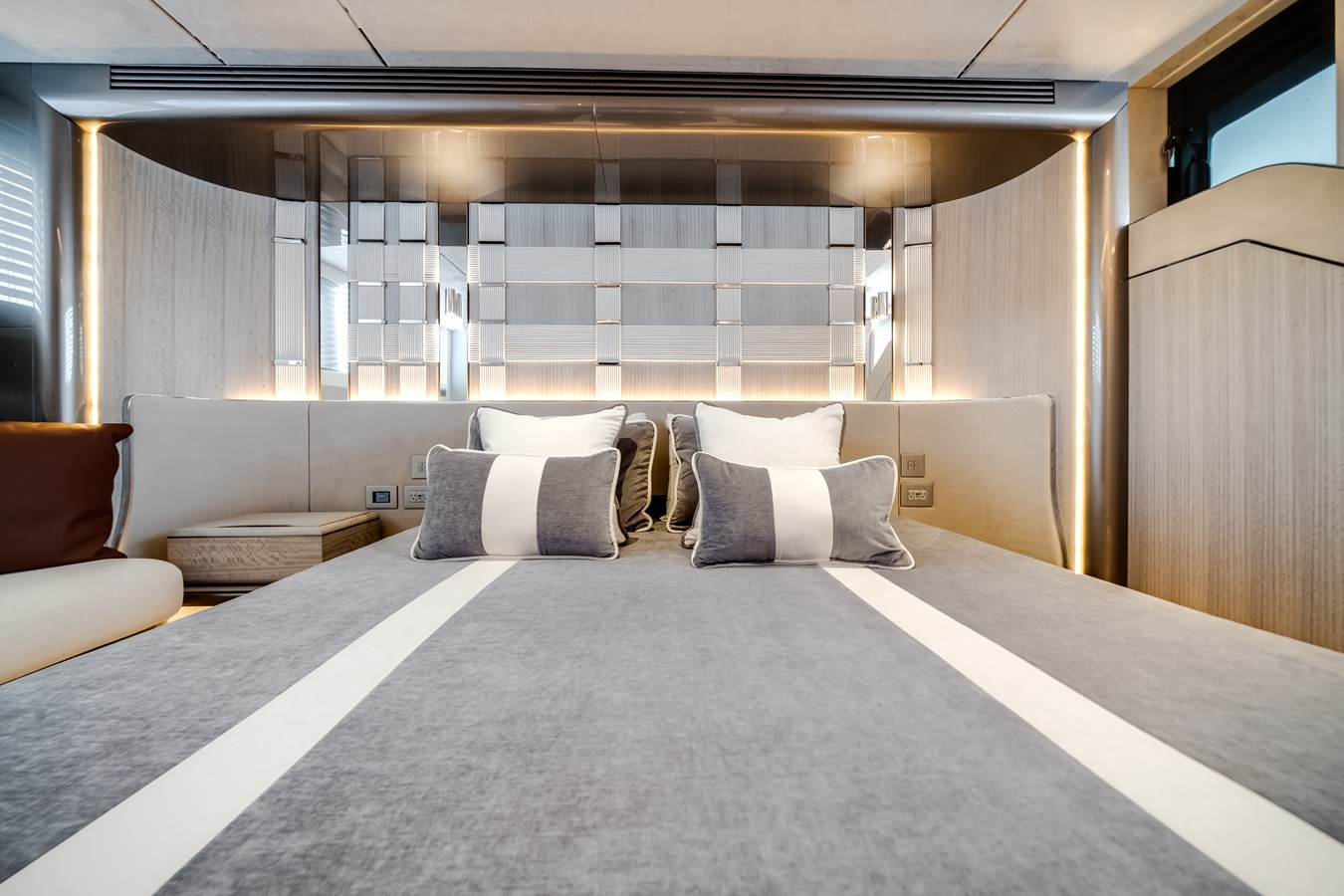 2027 Galeon 620 FLY 37