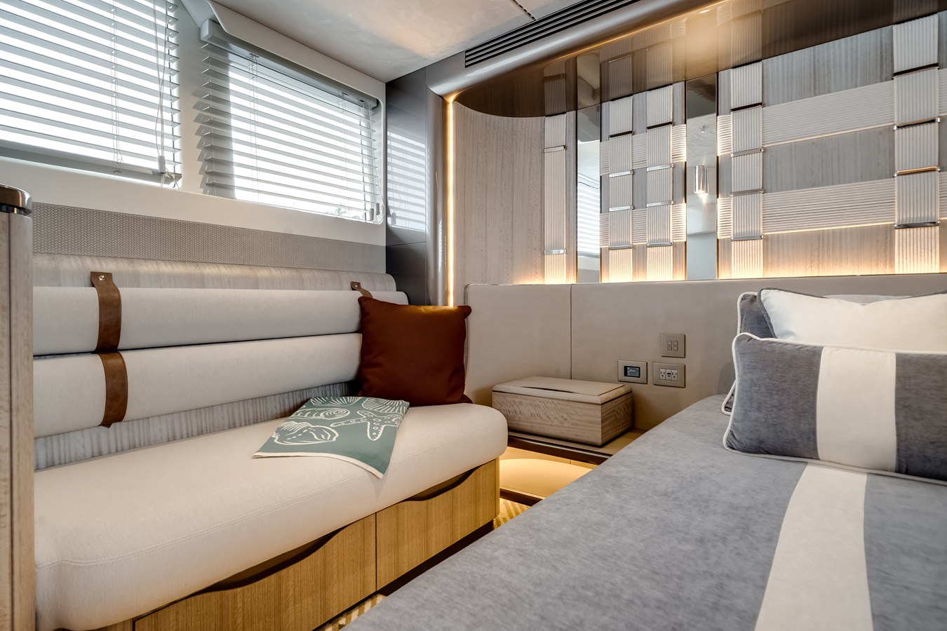 2027 Galeon 620 FLY 38
