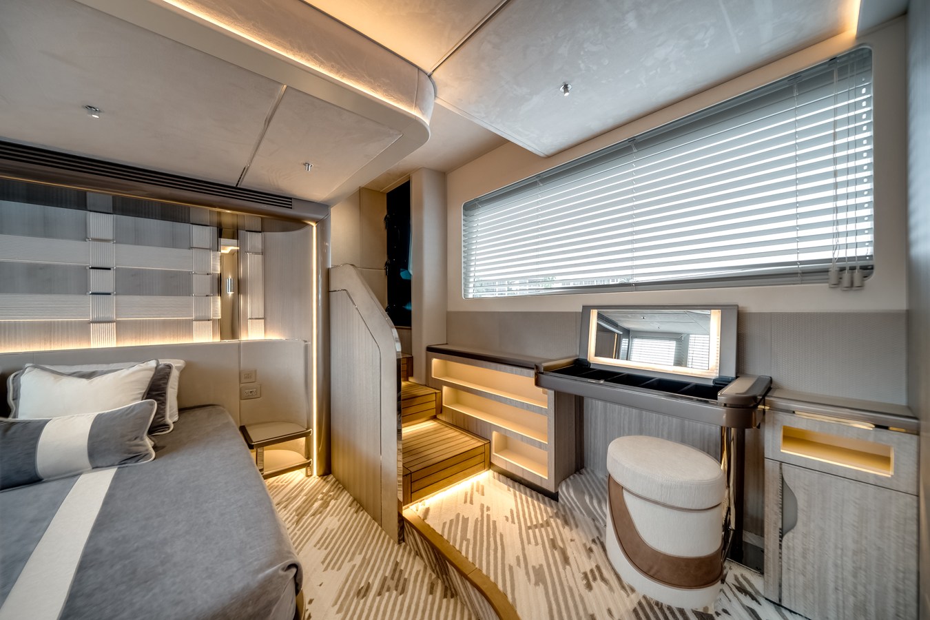 2027 Galeon 620 FLY 42