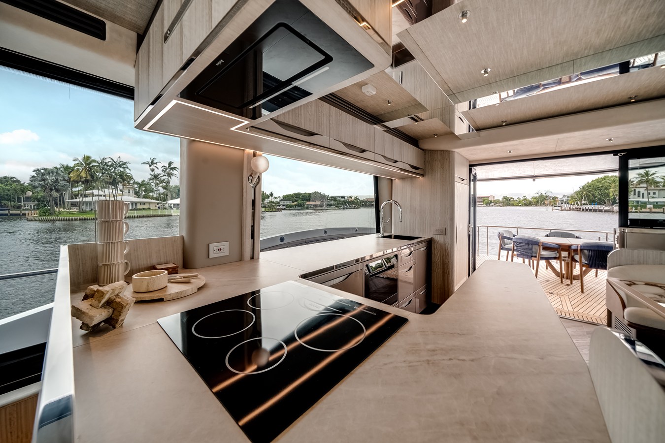 2027 Galeon 620 FLY 52