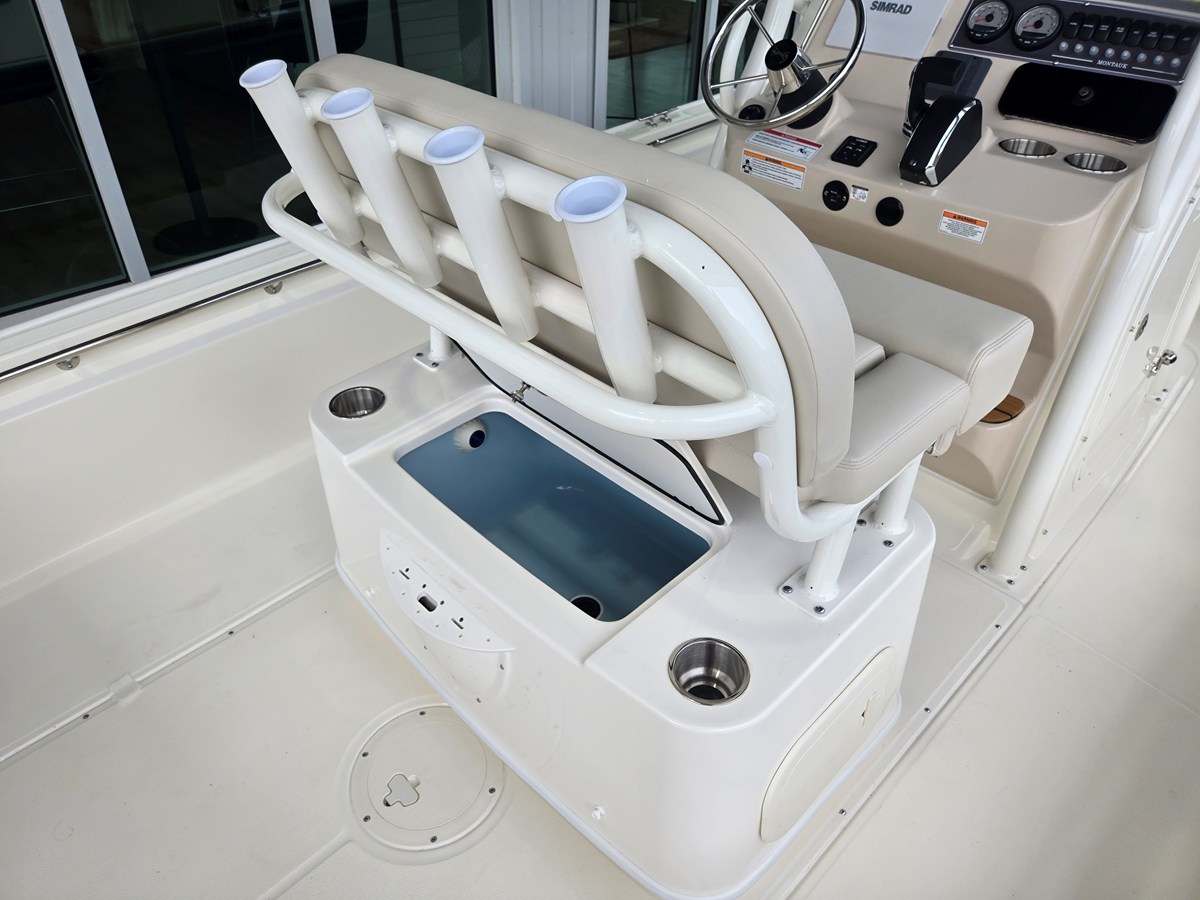 2027 Boston Whaler 210 Montauk 8