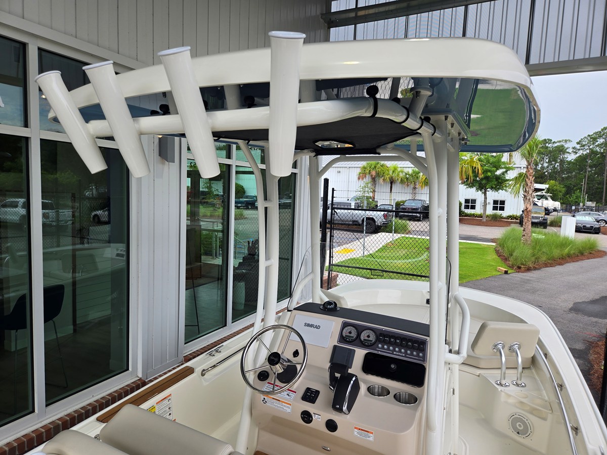 2027 Boston Whaler 210 Montauk 9