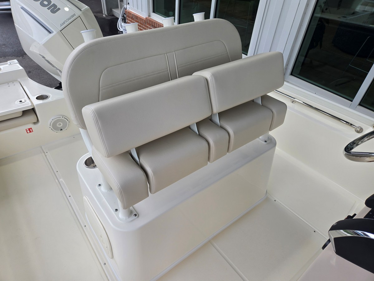 2027 Boston Whaler 210 Montauk 11