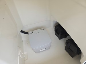 2027 Boston Whaler 210 Montauk 13